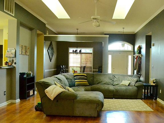 2nd image of 15 Meadow Walk Ct