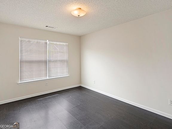 3rd image of 1215 Maple Valley Ct