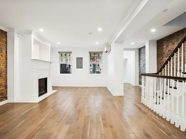 445 Franklin Avenue image 2 of 9