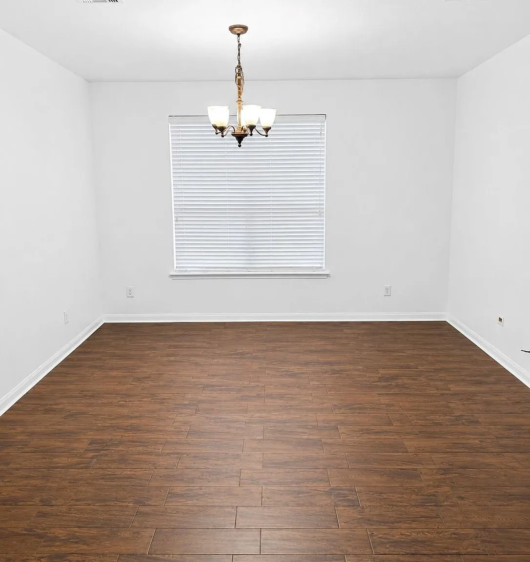 4 bed, 2.5 bath, 2420 sqft, $2,400 — Photo 3