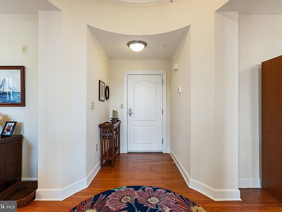 4th image of 502 W Broad St APT 512