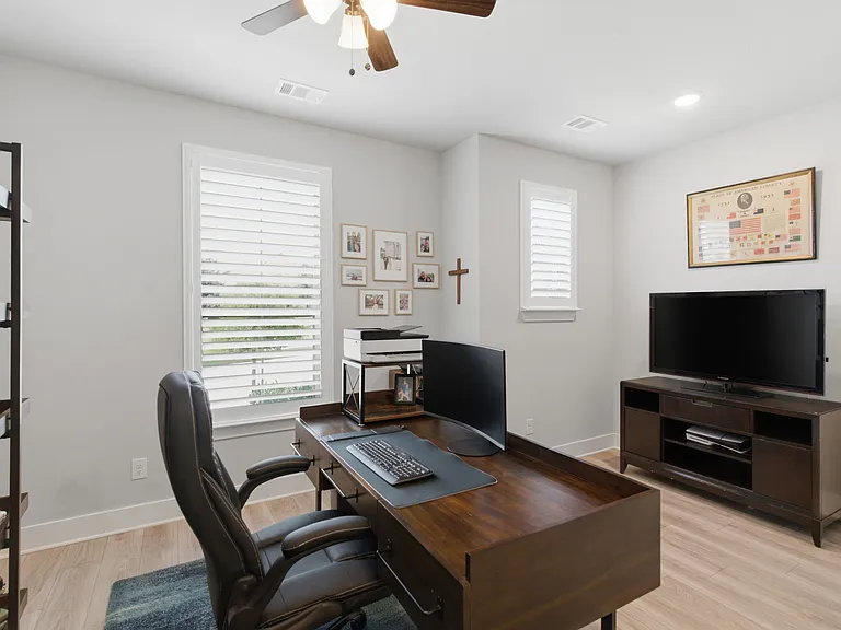 2225 Elm Pl — Photo 17