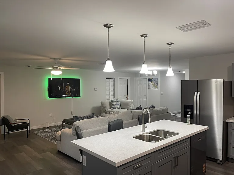 NW 1st Pl — Photo 15