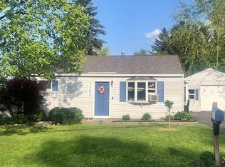 4 Danube Dr, Niskayuna, NY 12309