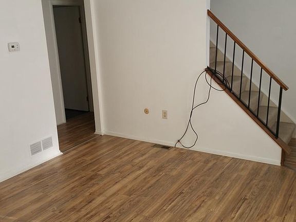 5th image of 321 Laporte Ct