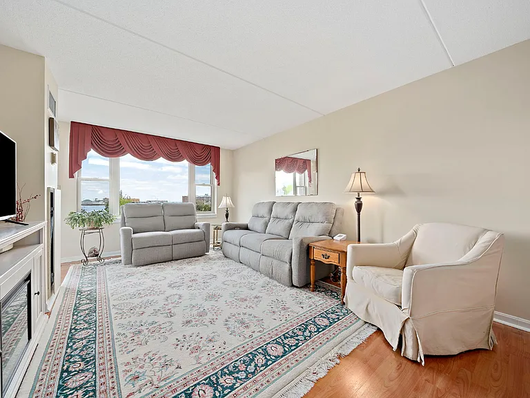 155 George Washington Blvd #306 — Photo 5