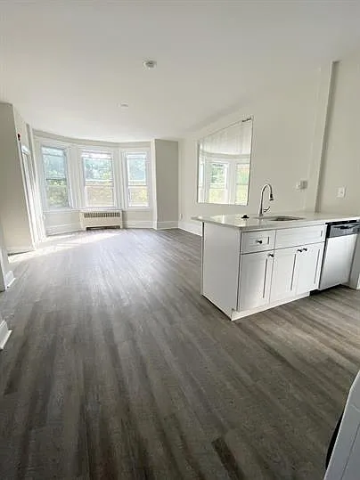 908 S 47th St #2F — Photo 2