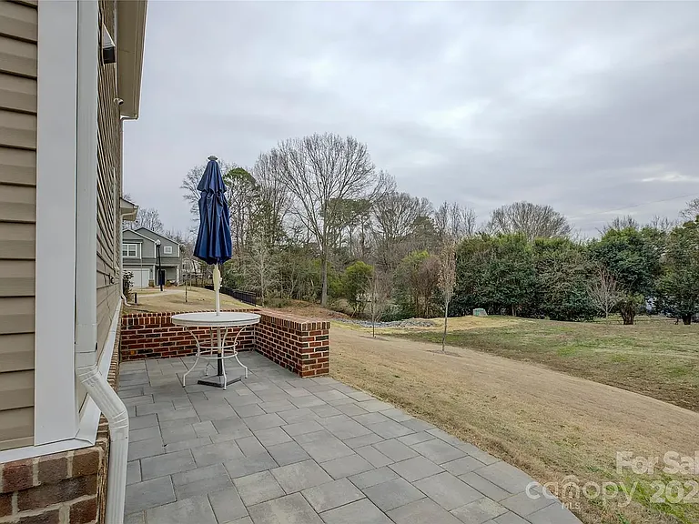 7134 Thornrose Dr — Photo 40