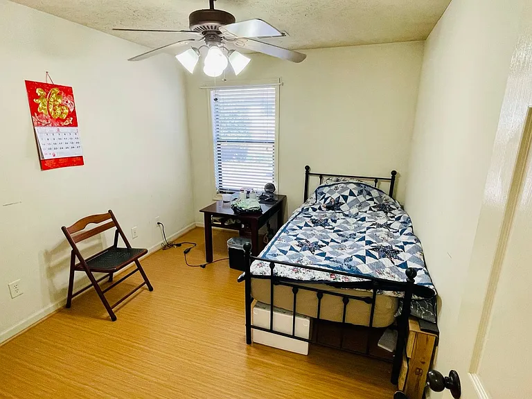 449 N Donahue Dr #C21 — Photo 6