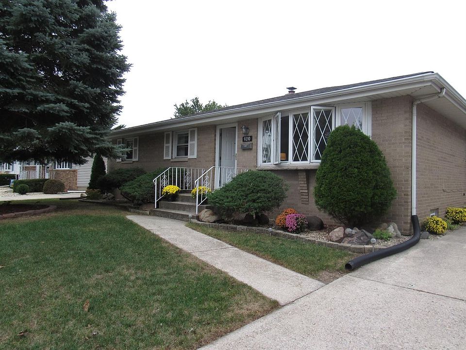 1st image of 9210 Parkway Dr