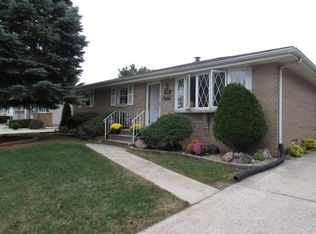 9210 Parkway Dr, Highland, IN 46322