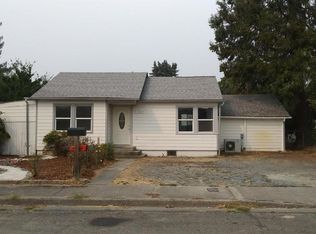 728 SW Burgess St, Grants Pass, OR 97526