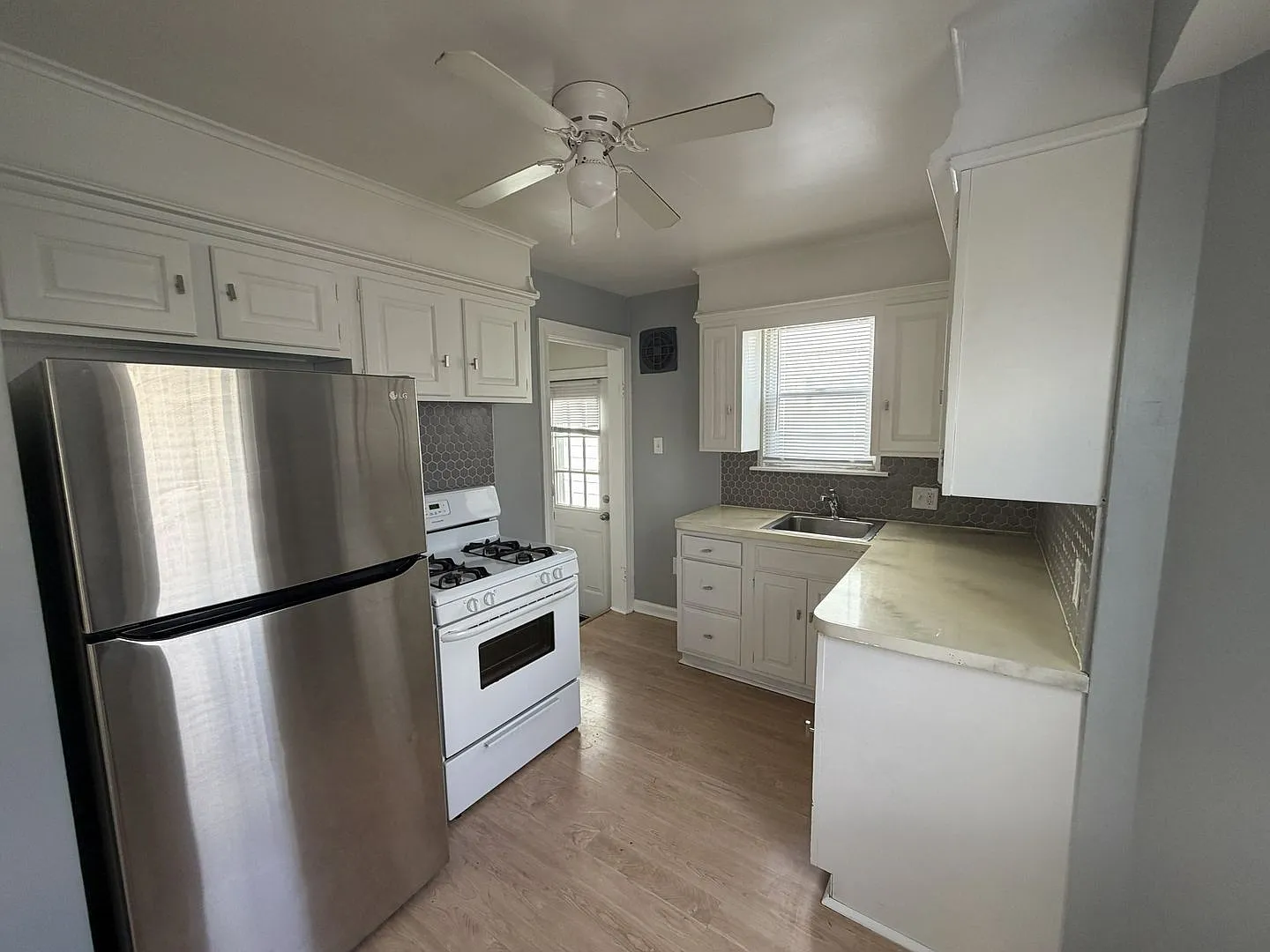 Charming 3-bedroom, 1-bath home in Toledo — Photo 3