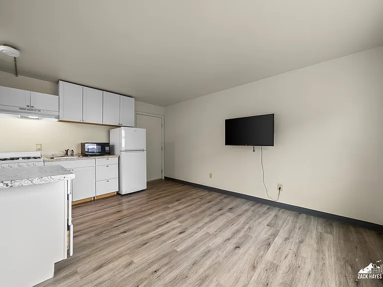 618 Gambell St #11 — Photo 55