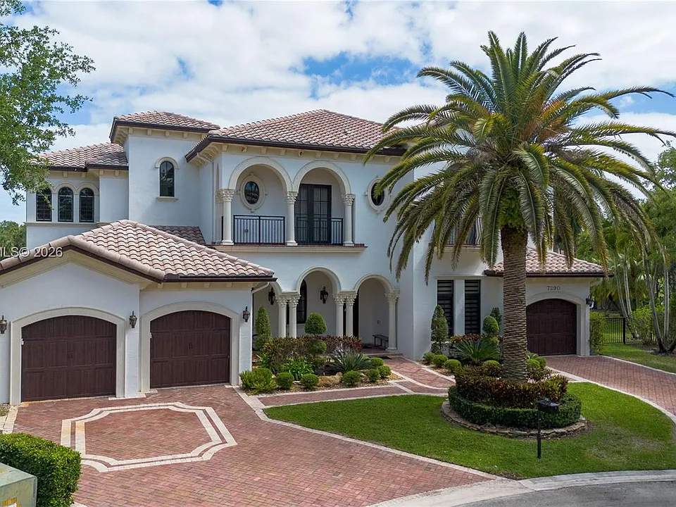 7290 Lemon Grass Dr