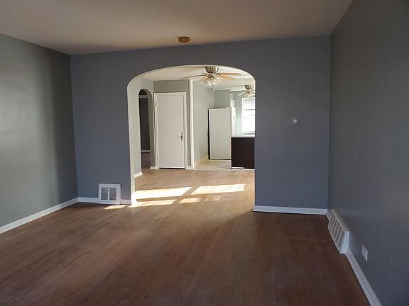 2nd image of 9717 S Woodlawn Ave