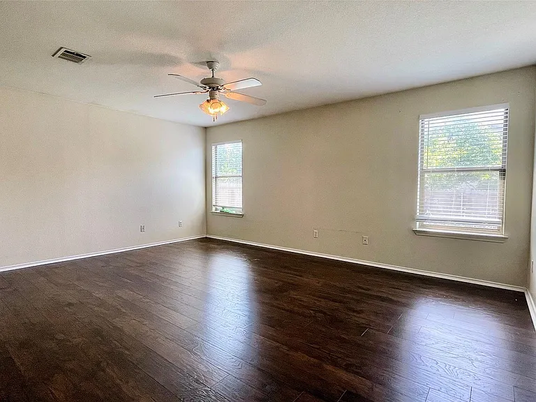 317 Leanne Dr — Photo 12