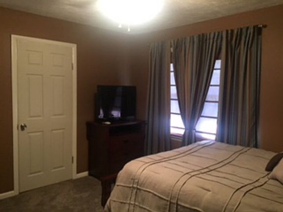 3rd image of 333 Meadow Ln