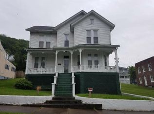 214 James St, Hinton, WV 25951