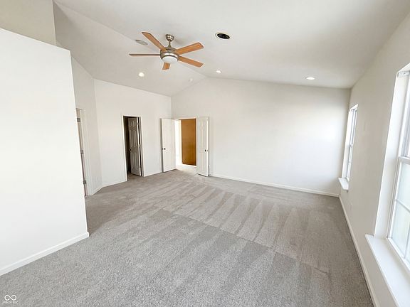 4th image of 2131 Foxglove Dr