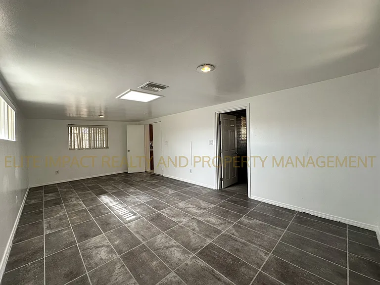 4049 N Ray Pl — Photo 11
