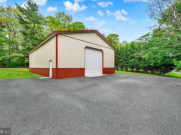 5th image of 1609 Fairmount Rd