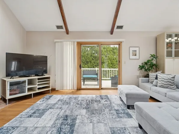 20 Murdock Rd, Stoneham, MA 02180