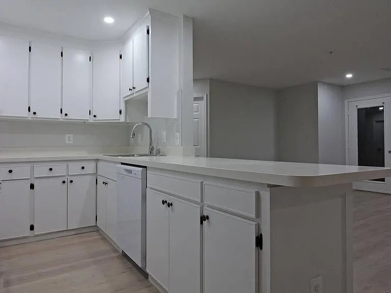 520 N Piedmont St #201 — Photo 2