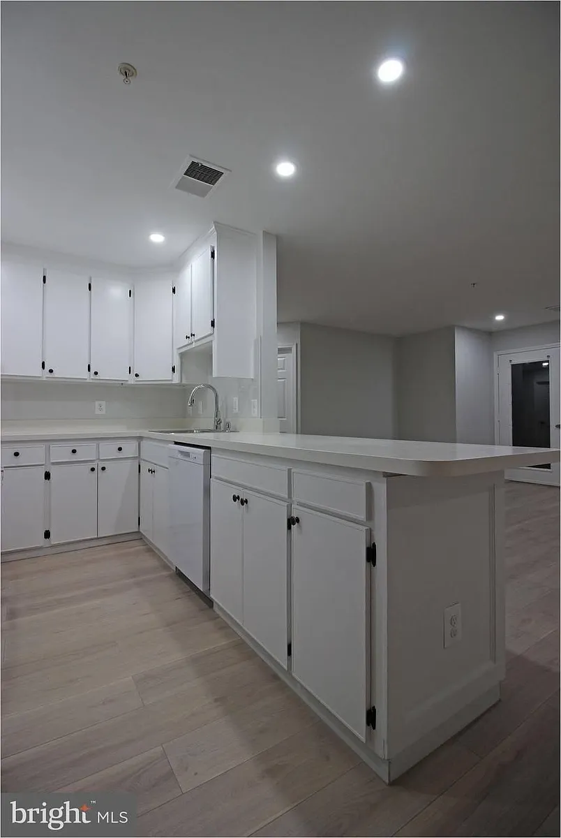 Photo 2 of 10 - 520 N Piedmont St #201 - Arlington, VA Building Photo - 520 N Piedmont St #201