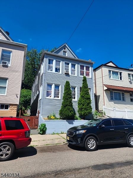 2nd image of 85 Tulip St #2