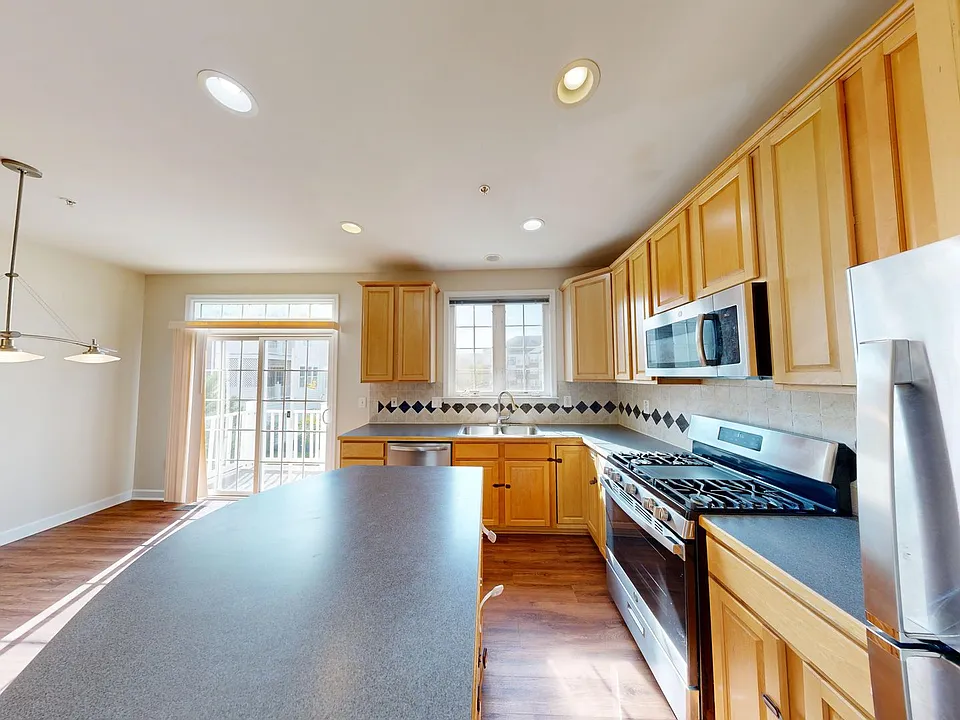 308 Garden View Sq