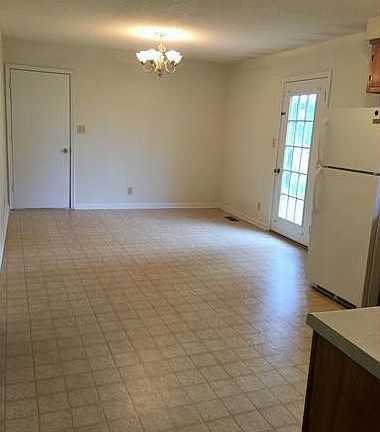 4th image of 105 Cornelia Ct
