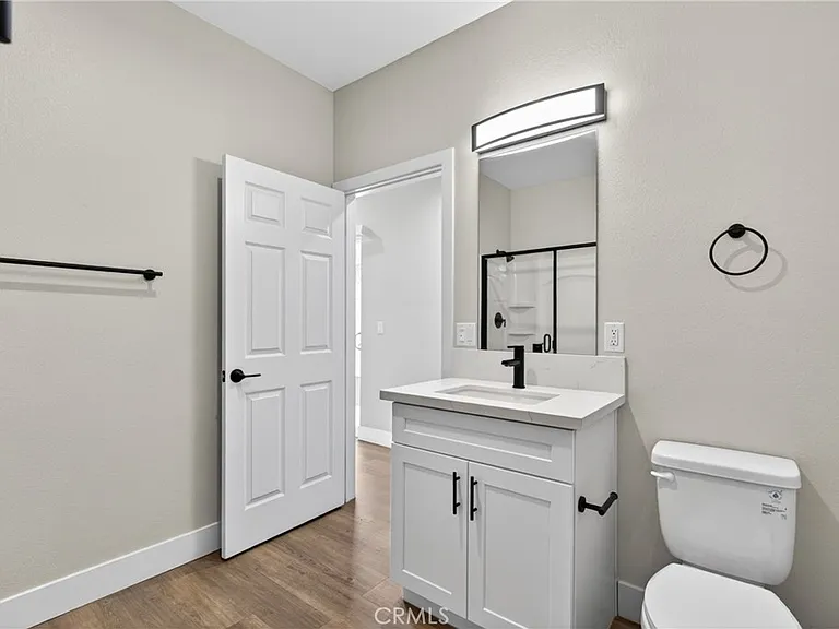 8412 Burnet Ave — Photo 15