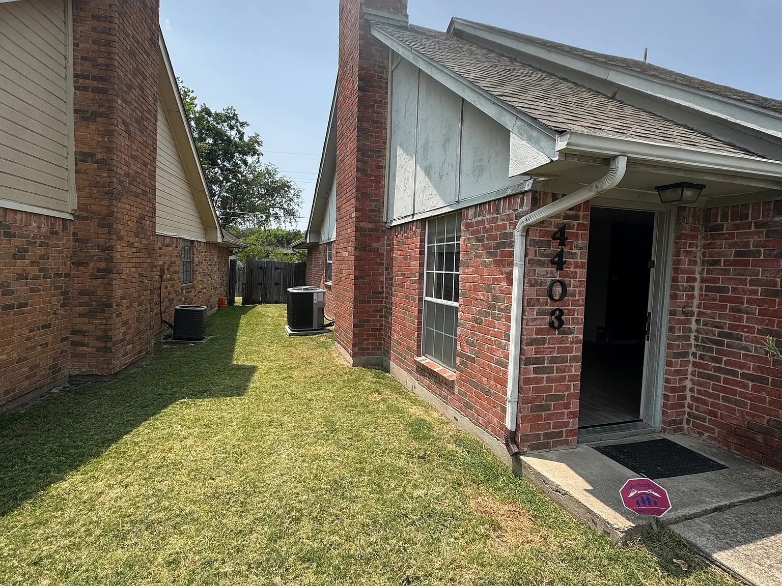 3 bed, 1367 sqft, $1,950 — Photo 1