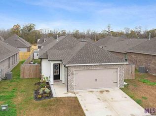 1306 Rustic Pine Dr, Zachary, LA 70820