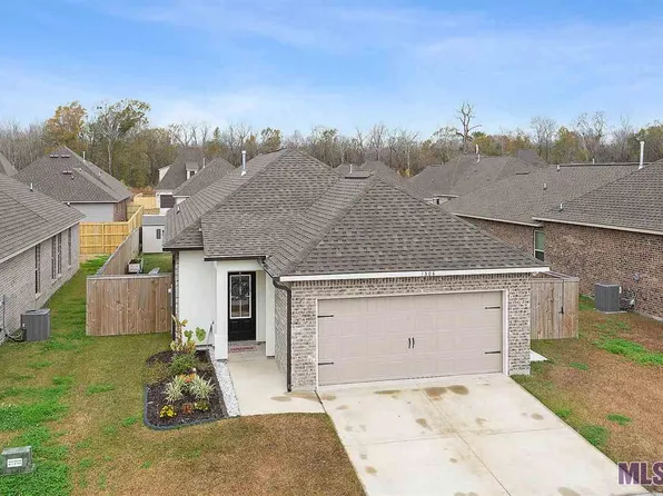 1306 Rustic Pine Dr, Zachary, LA 70820
