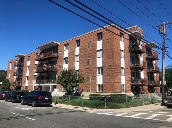 800 Hyde Park Ave APT 39, Hyde Park, MA 02136