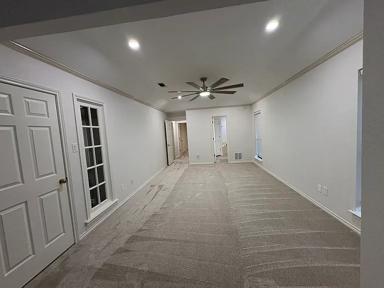 MASTER ROOM