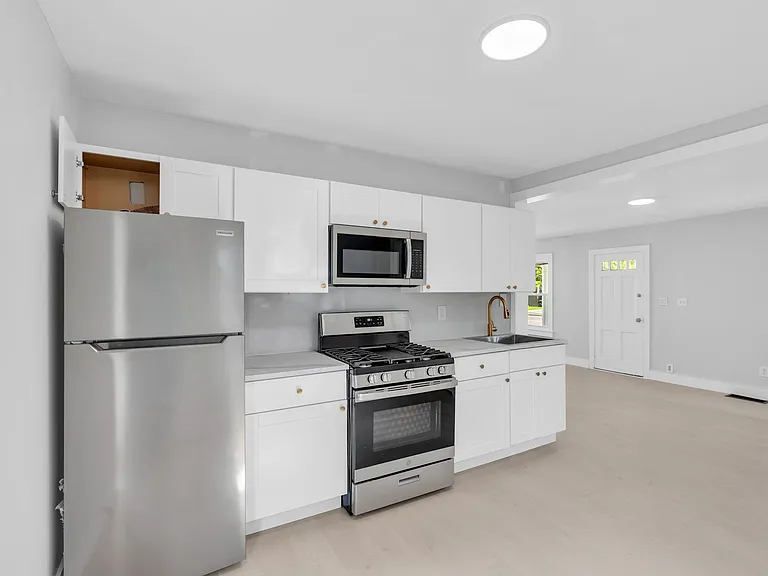 939 E County Line Rd — Photo 1