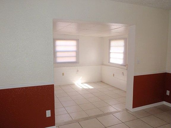 5th image of 2526 35th Ave N