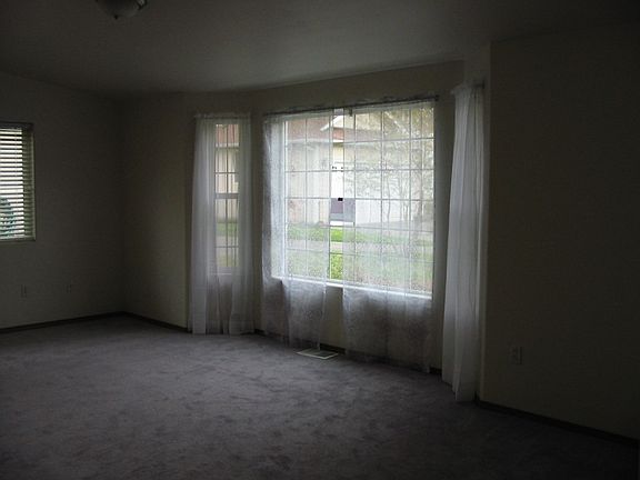 3rd image of 6349 Onyx Ct SE