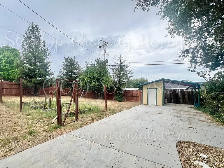 816 Oneida St — Photo 16