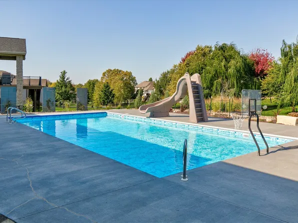 15401 Plum Dr, Urbandale, IA 50323