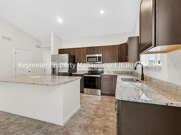3rd image of 825 Cedarwood Dr