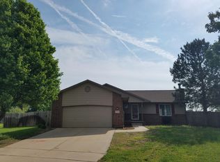 826 N Bay Country Cir, Wichita, KS 67235
