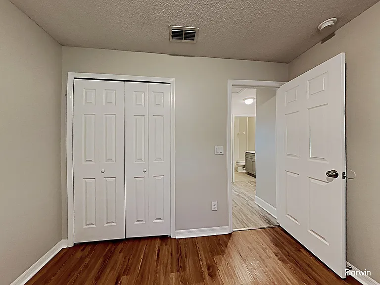10628 Crescendo Loop — Photo 10