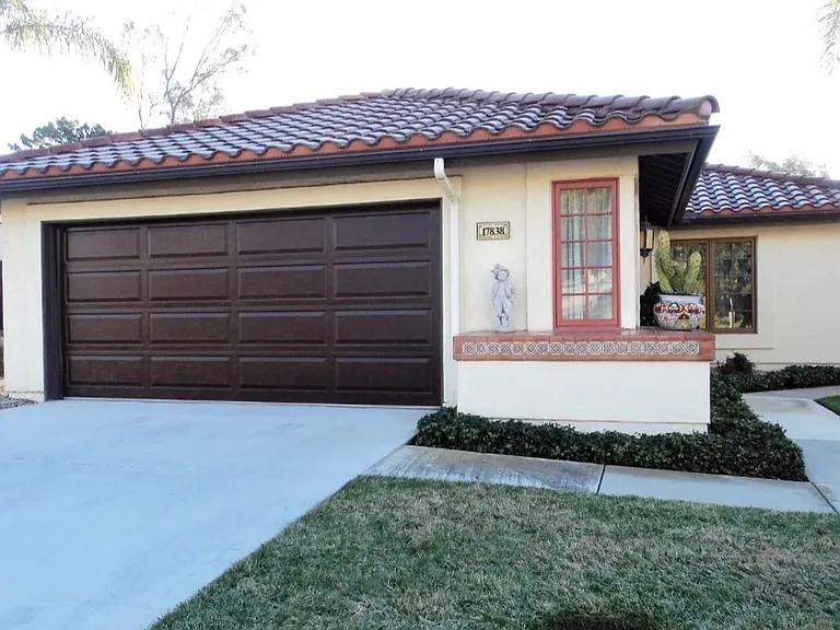 Front yard maintained by HOA