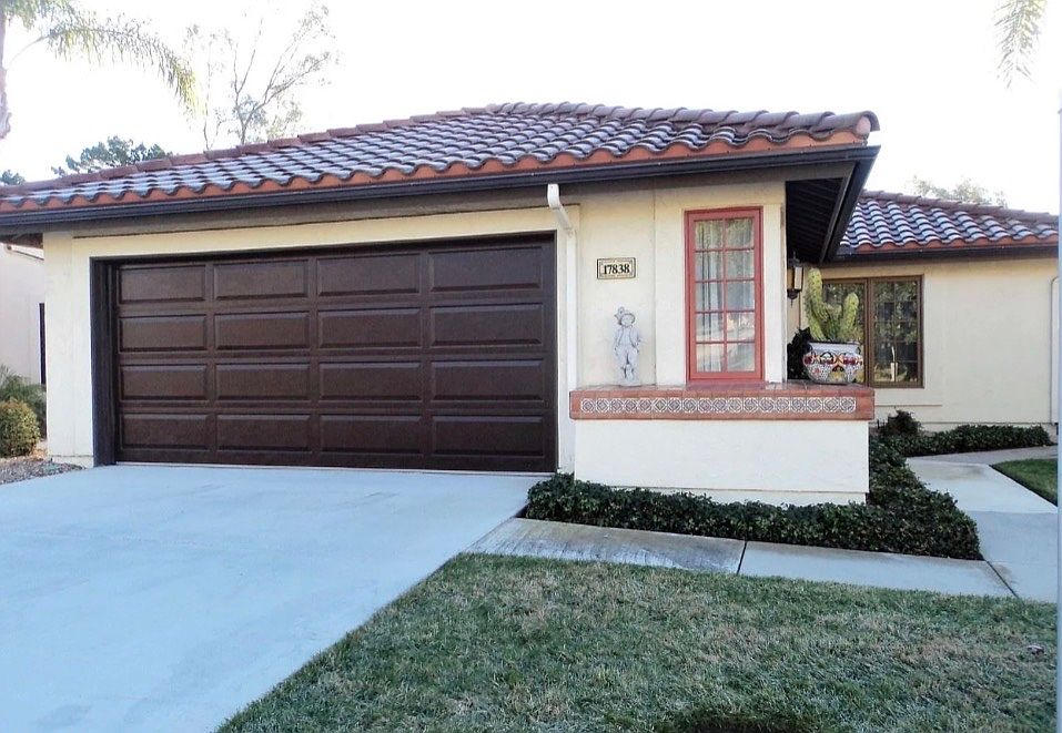 Front yard maintained by HOA