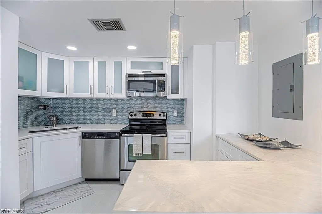 2 bed, 2.0 bath, 1071 sqft, $7,000 — Photo 4