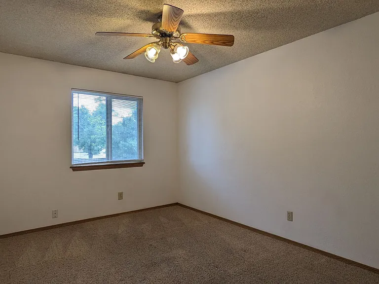 1299 Vondelpark Dr #B — Photo 6